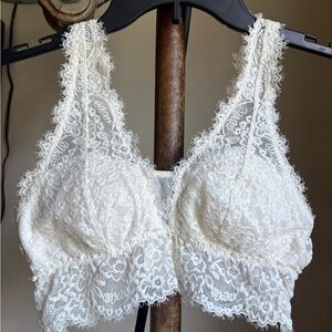 Aerie White Lace Bra with Scalloped Edges